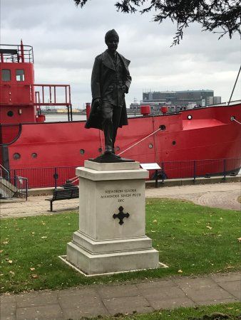 Mahinder Singh Pujji Statue