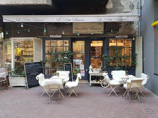 Le Petit Bistro