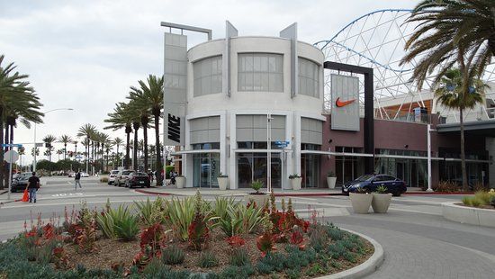 The Pike pa Rainbow Harbor