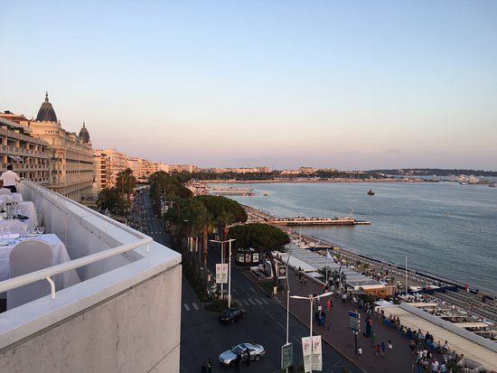 Le Panorama Rooftop Bar