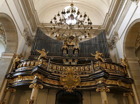 Apostlene St. Peter og St. Paulus' kirke